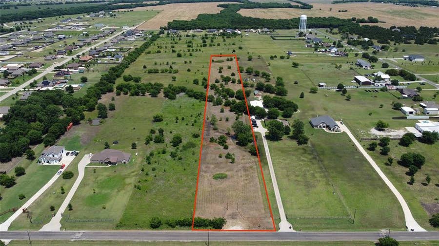Property photo for 660 S Westmoreland Road, Waxahachie, TX