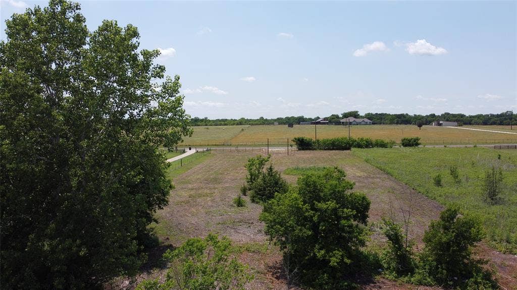 660 S Westmoreland Road, Waxahachie, TX 75167 660 S Westmoreland Road, Waxahachie, TX 75167