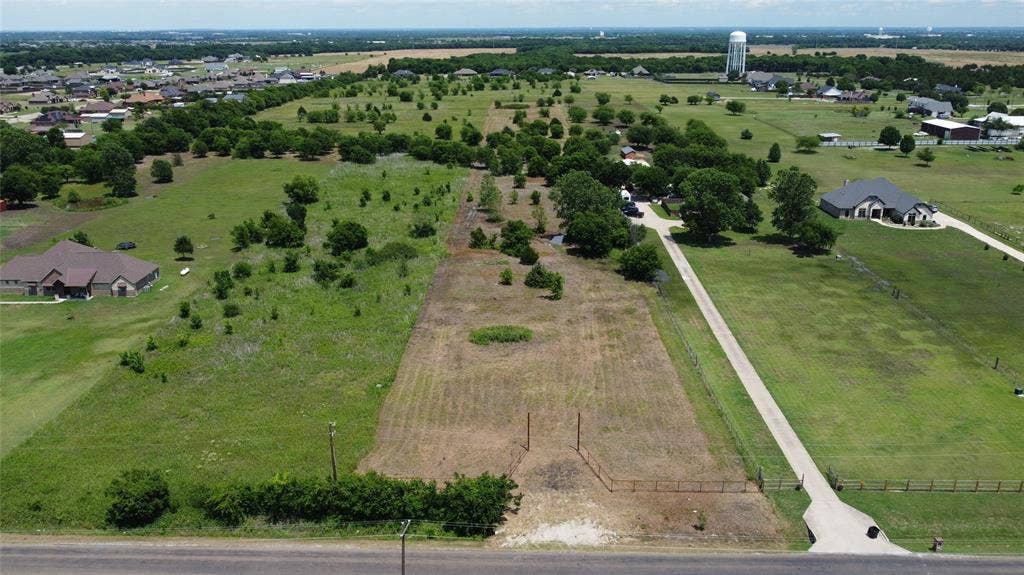 660 S Westmoreland Road, Waxahachie, TX 75167 660 S Westmoreland Road, Waxahachie, TX 75167