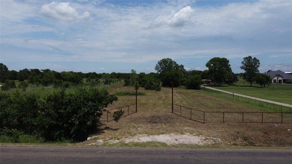 660 S Westmoreland Road, Waxahachie, TX 75167 660 S Westmoreland Road, Waxahachie, TX 75167