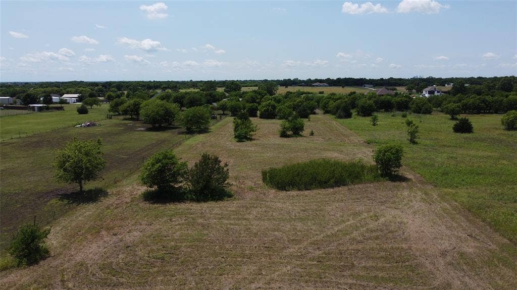 660 S Westmoreland Road, Waxahachie, TX 75167 660 S Westmoreland Road, Waxahachie, TX 75167