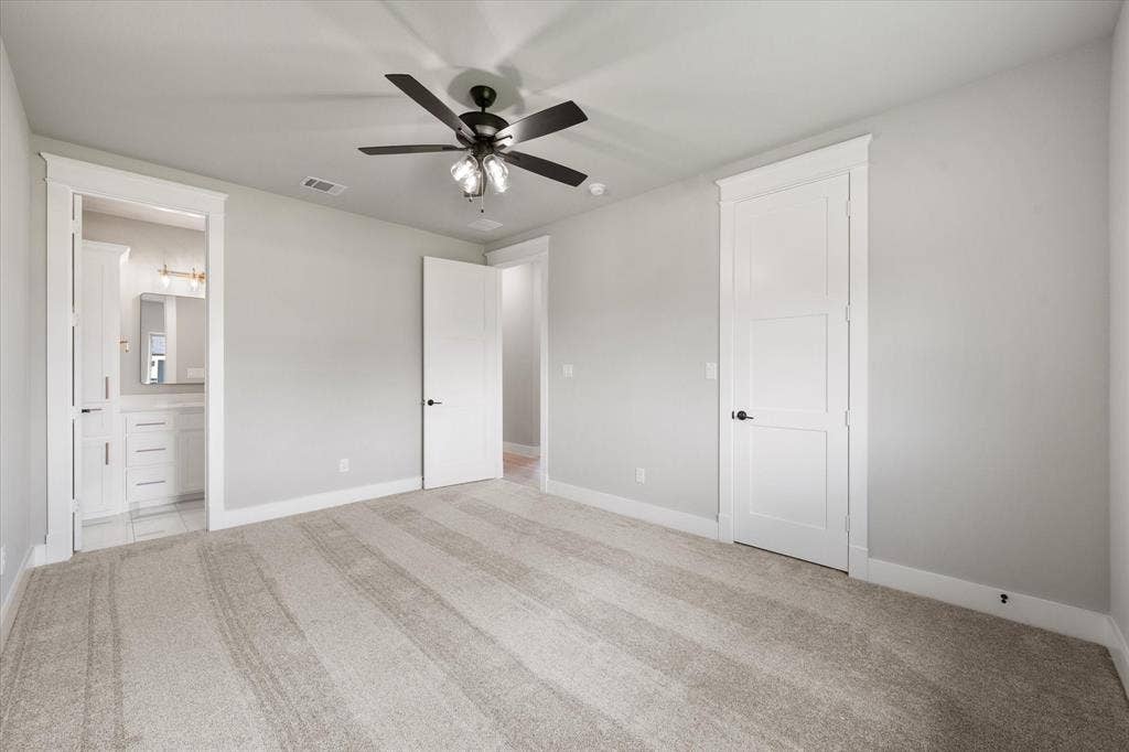 6610 Waggoner Way, Midlothian, TX 76065 Spacious bedroom featuring light neutral wall paint and plush carpeting