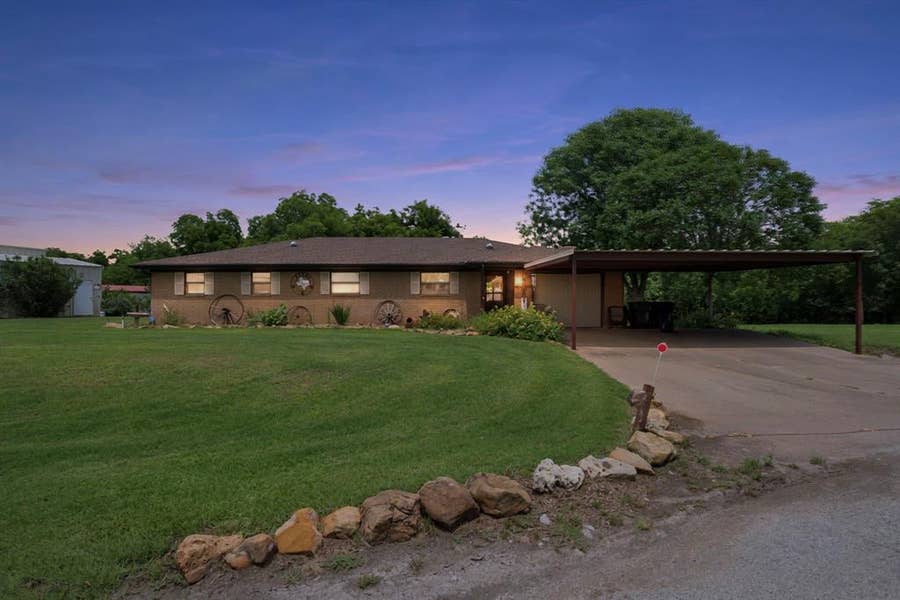 Property photo for 1802 Long Creek Court, Granbury, TX