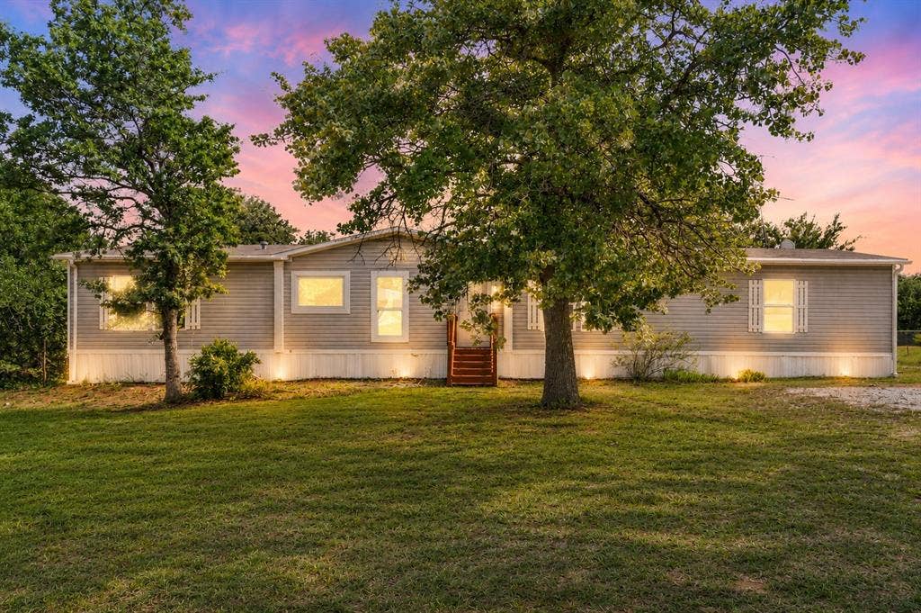 139 Cedar Drive, Azle, TX 76020 139 Cedar Drive, Azle, TX 76020