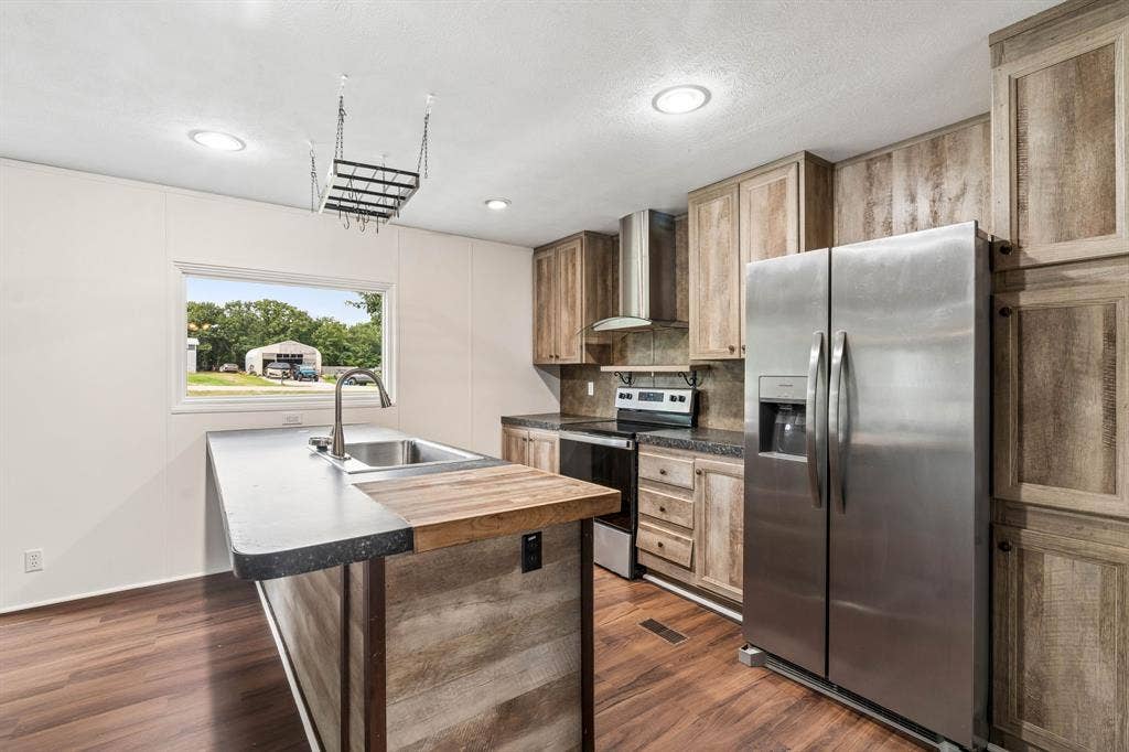 139 Cedar Drive, Azle, TX 76020 139 Cedar Drive, Azle, TX 76020