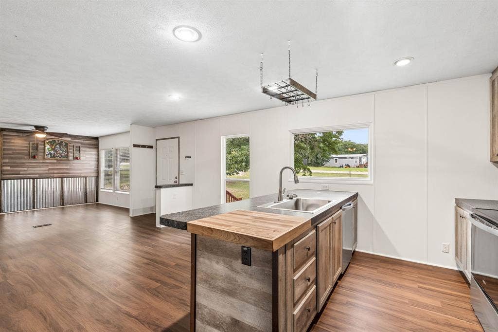 139 Cedar Drive, Azle, TX 76020 139 Cedar Drive, Azle, TX 76020