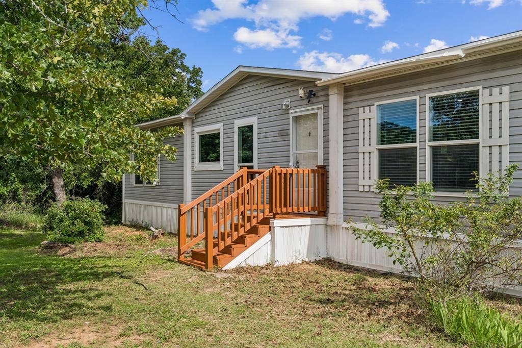 139 Cedar Drive, Azle, TX 76020 139 Cedar Drive, Azle, TX 76020