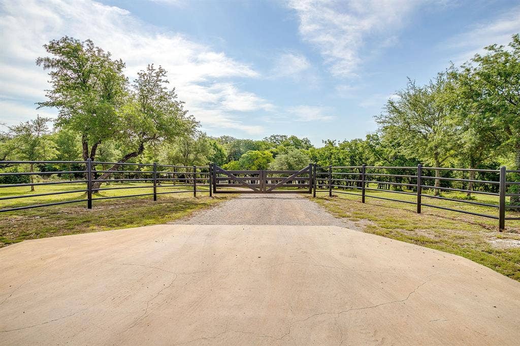 227 Rock Springs Road, Weatherford, TX 76088 227 Rock Springs Road, Weatherford, TX 76088