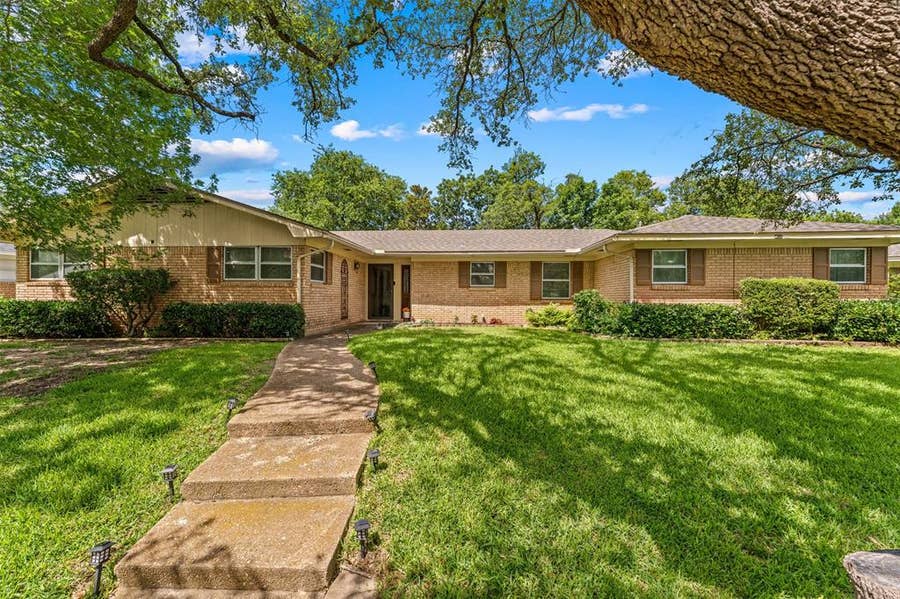 Property photo for 708 Topeka Drive, Woodway, TX