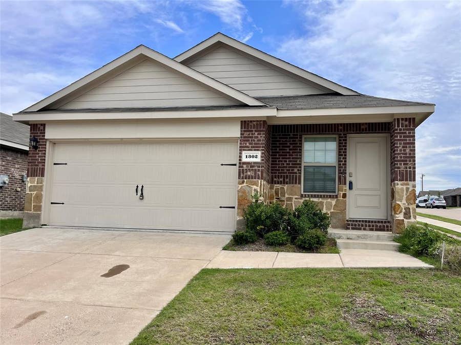 Property photo for 1302 Draper Lane, Forney, TX