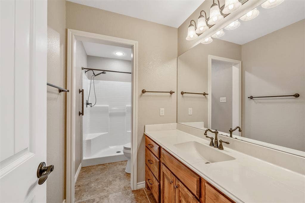 13553 Country Glen, Tyler, TX 75706 13553 Country Glen, Tyler, TX 75706