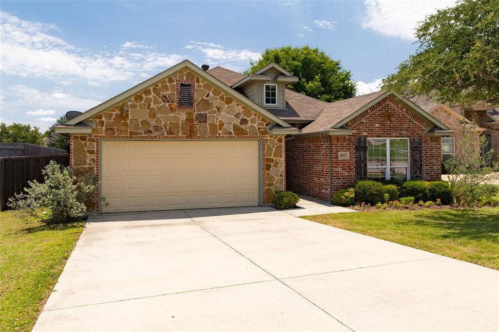 10517 N Haven Drive, Benbrook, TX 76126 10517 N Haven Drive, Benbrook, TX 76126