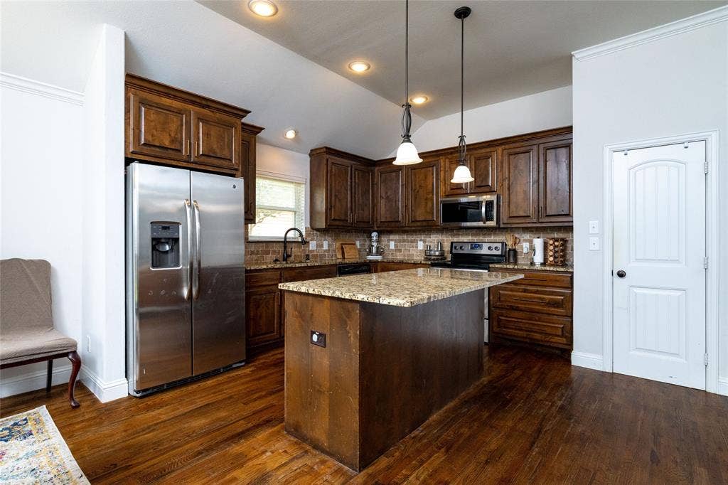 10517 N Haven Drive, Benbrook, TX 76126 Large island to prep and serve food from.