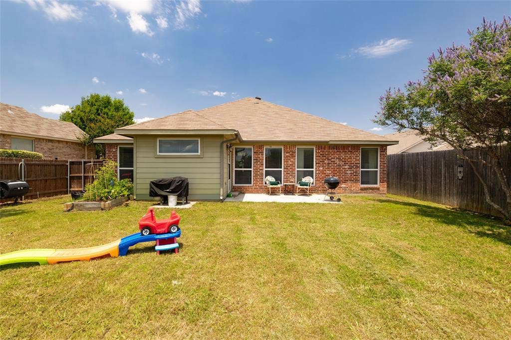 10517 N Haven Drive, Benbrook, TX 76126 Side entry gate with lots of room for gathering.