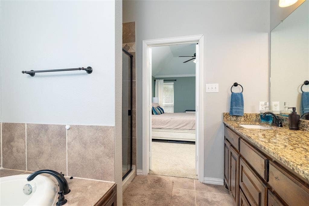 10517 N Haven Drive, Benbrook, TX 76126 Tub and separate shower.