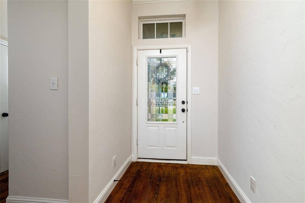 10517 N Haven Drive, Benbrook, TX 76126 Open the door and see whats inside. Wide entry hall.