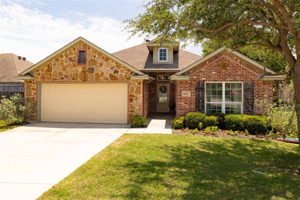 10517 N Haven Drive, Benbrook, TX 76126 Welcome! Nice landscaping and shade tree