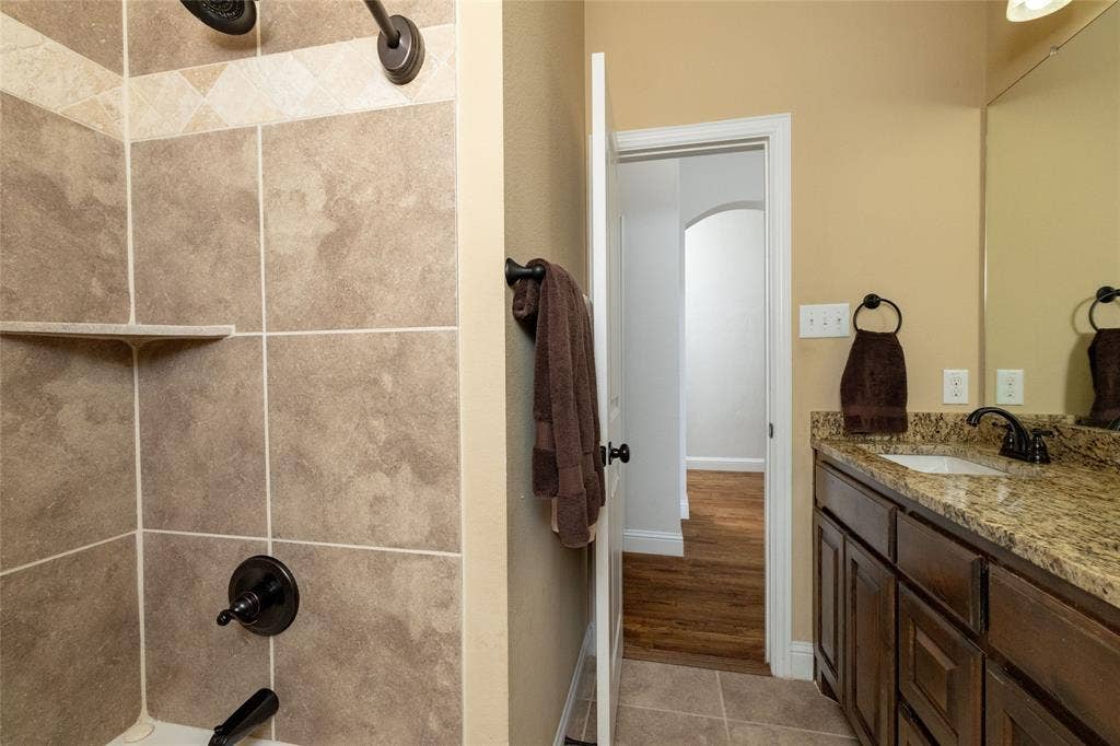 10517 N Haven Drive, Benbrook, TX 76126 10517 N Haven Drive, Benbrook, TX 76126