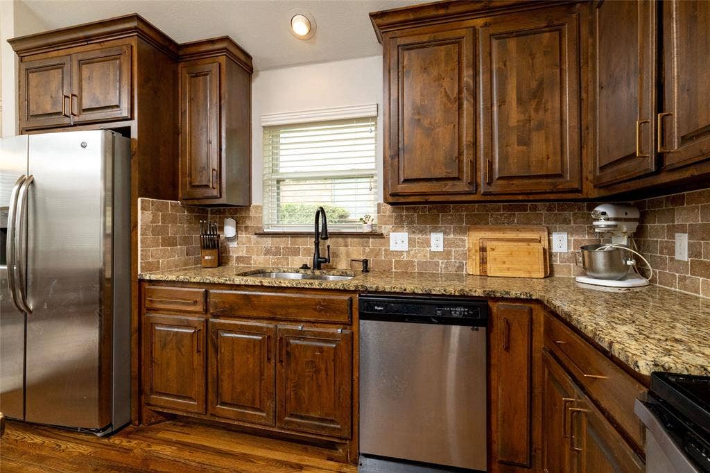 10517 N Haven Drive, Benbrook, TX 76126 Nice window for natural light into the space.