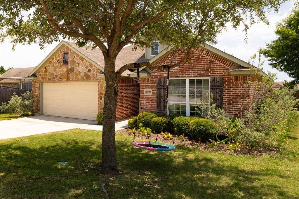 10517 N Haven Drive, Benbrook, TX 76126 Come open my door and see your family's next home.