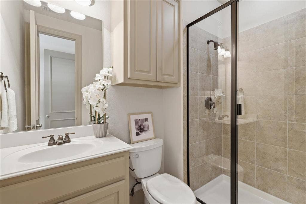 929 Lairds Lane, Allen, TX 75013 1st floor guest bathroom