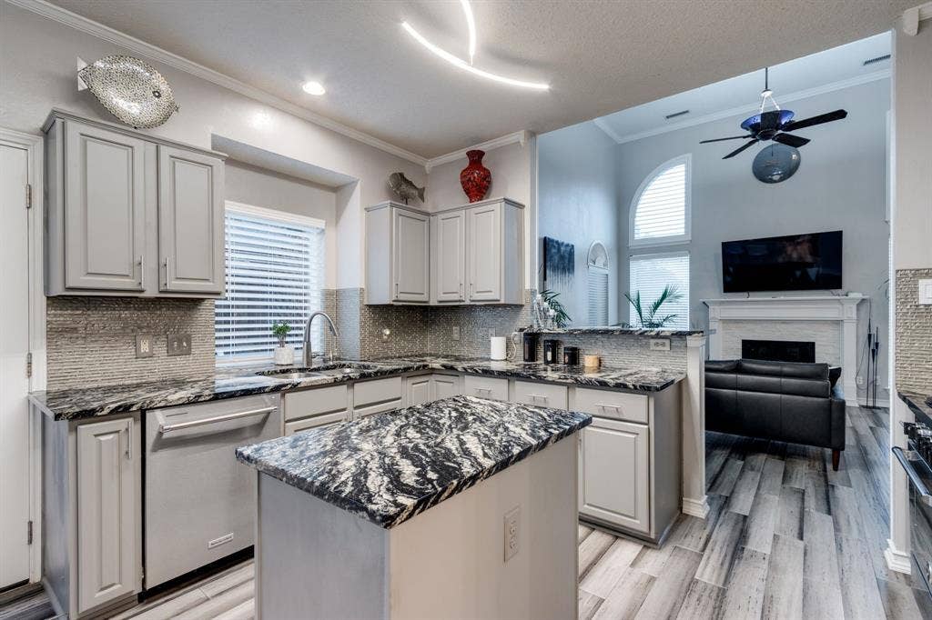 2337 Terping Place, Plano, TX 75025 2337 Terping Place, Plano, TX 75025