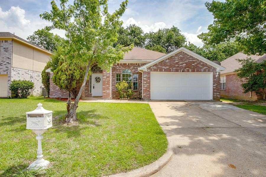 Property photo for 1104 Angel Fire Lane, Arlington, TX