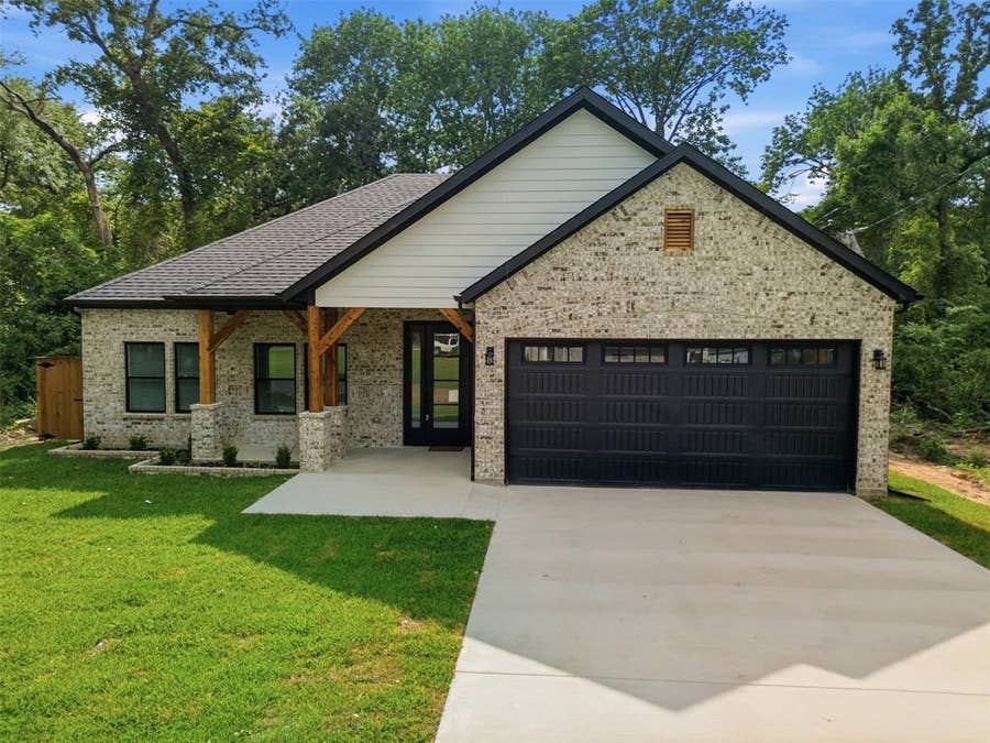 Property photo for 429 Waterboard Drive, Trinidad, TX