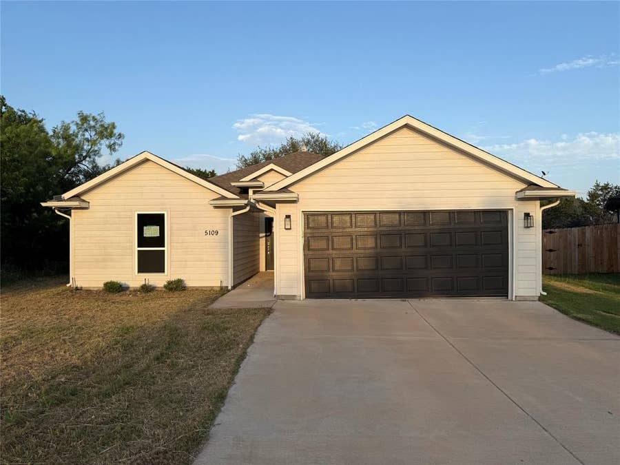 Property photo for 5109 Uvalde Court, Granbury, TX