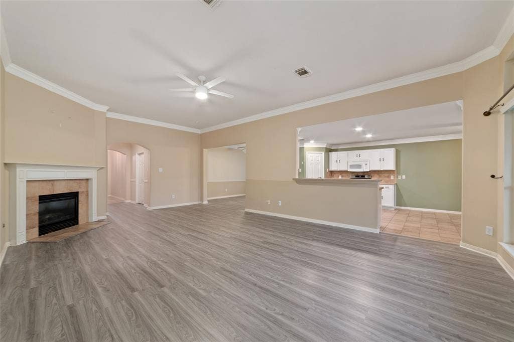 923 N Sky Drive, Houston, TX 77073 923 N Sky Drive, Houston, TX 77073