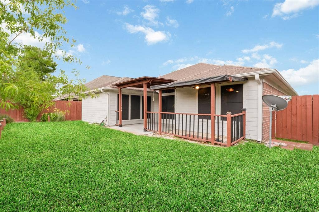 923 N Sky Drive, Houston, TX 77073 923 N Sky Drive, Houston, TX 77073