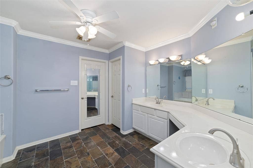 923 N Sky Drive, Houston, TX 77073 923 N Sky Drive, Houston, TX 77073