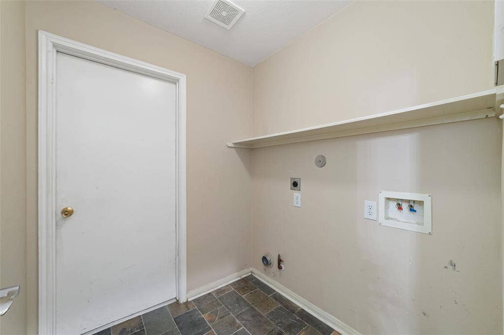 923 N Sky Drive, Houston, TX 77073 923 N Sky Drive, Houston, TX 77073