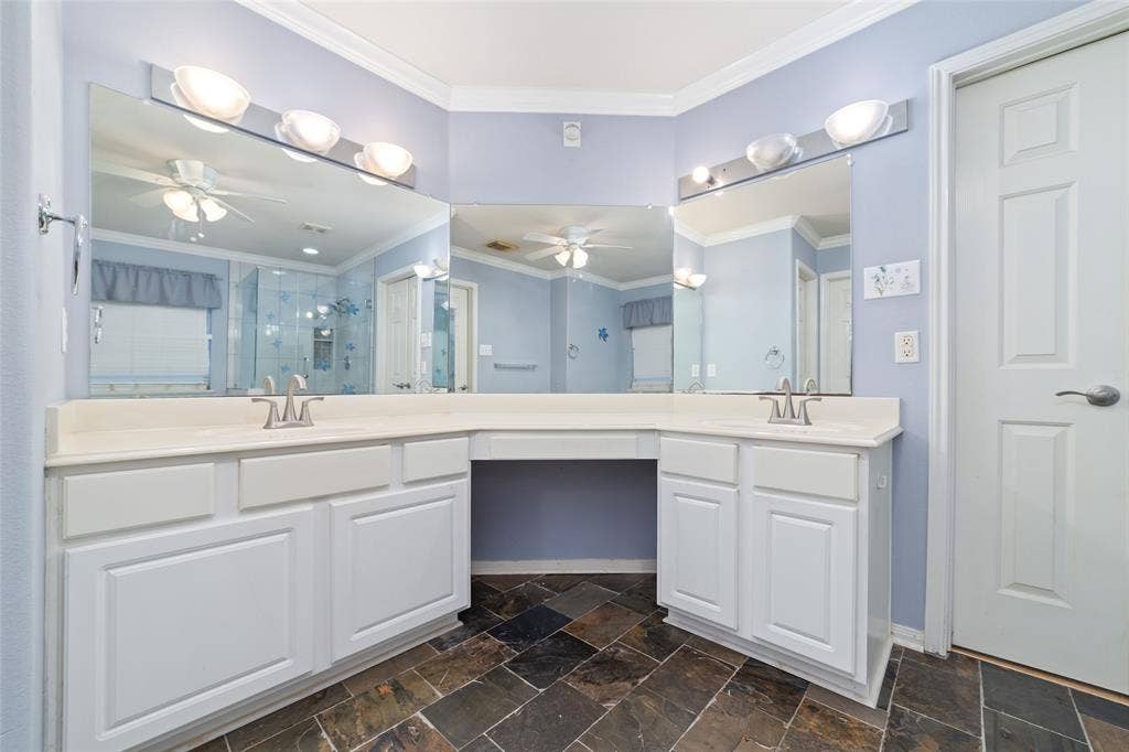 923 N Sky Drive, Houston, TX 77073 923 N Sky Drive, Houston, TX 77073