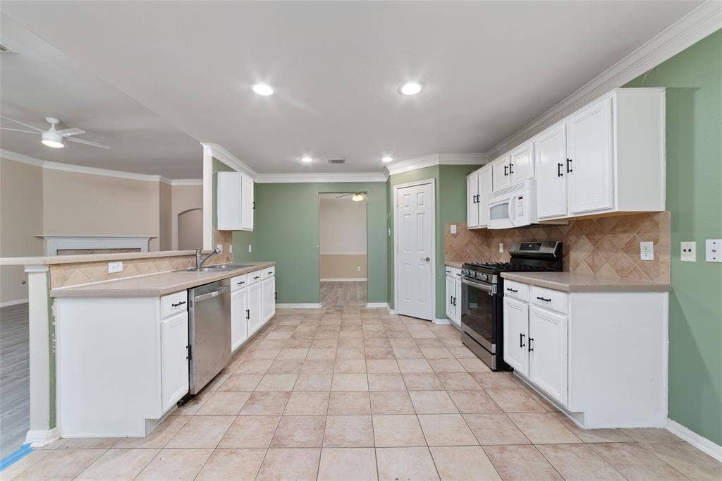 923 N Sky Drive, Houston, TX 77073 923 N Sky Drive, Houston, TX 77073
