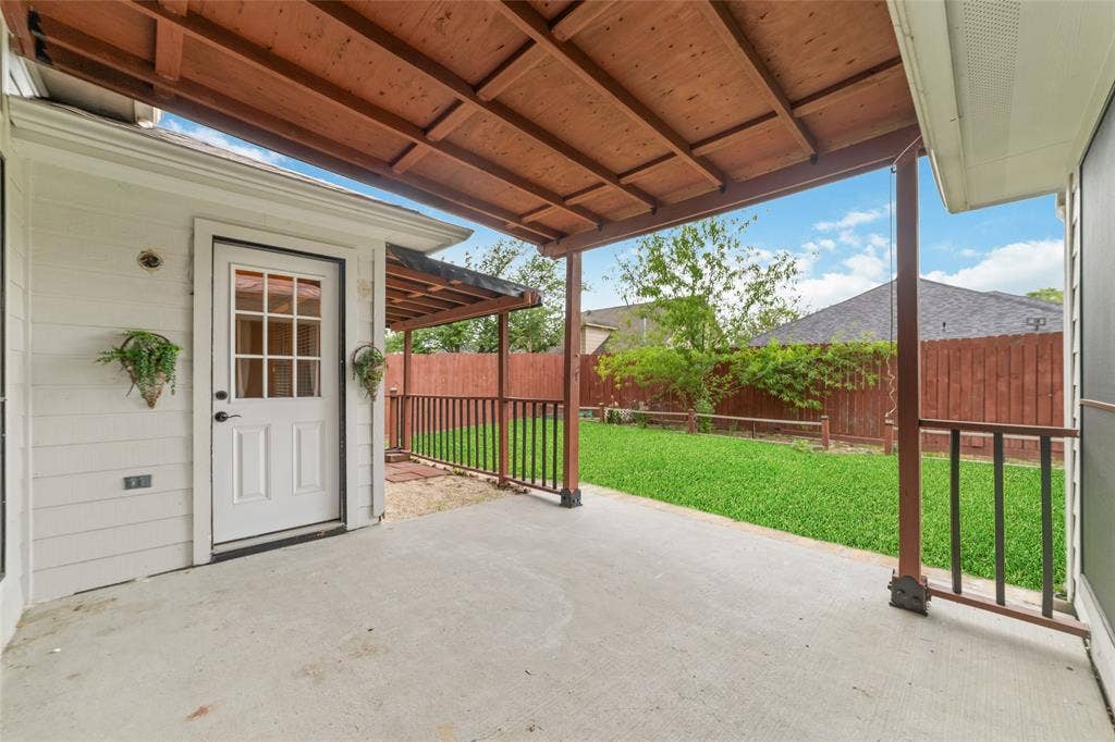 923 N Sky Drive, Houston, TX 77073 923 N Sky Drive, Houston, TX 77073