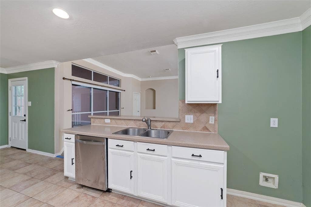 923 N Sky Drive, Houston, TX 77073 923 N Sky Drive, Houston, TX 77073