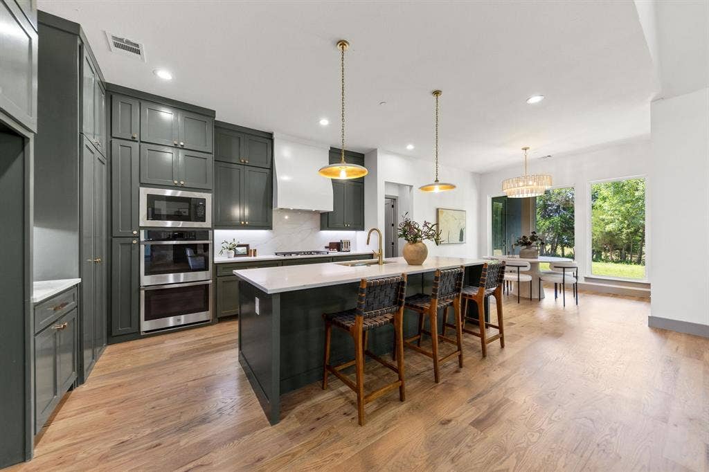 301 Whispering Way, Red Oak, TX 75154 301 Whispering Way, Red Oak, TX 75154
