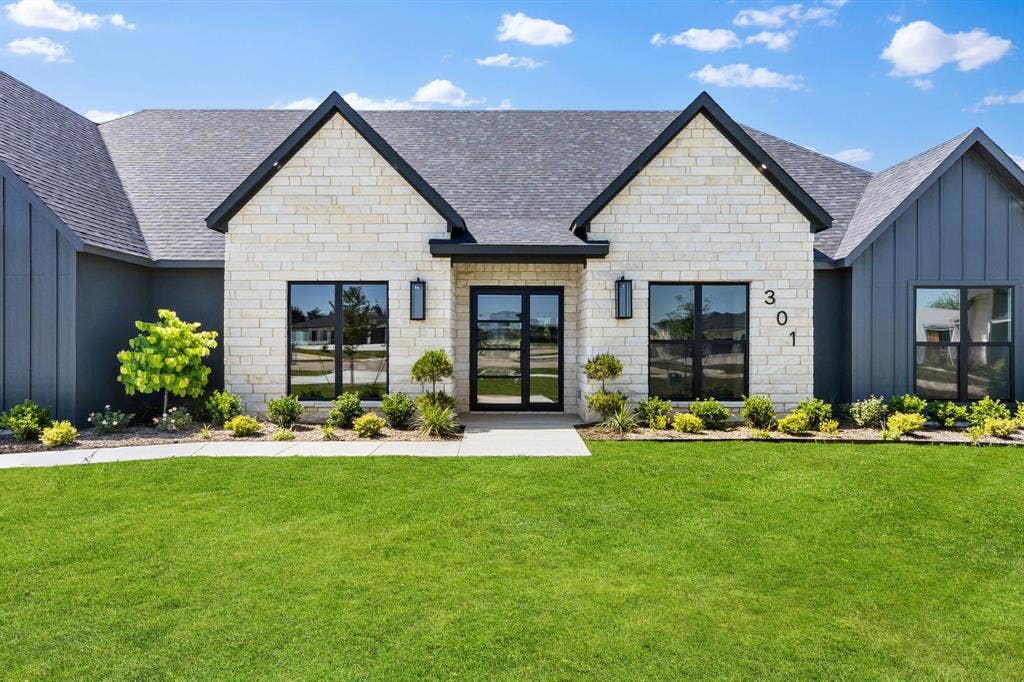 301 Whispering Way, Red Oak, TX 75154 301 Whispering Way, Red Oak, TX 75154