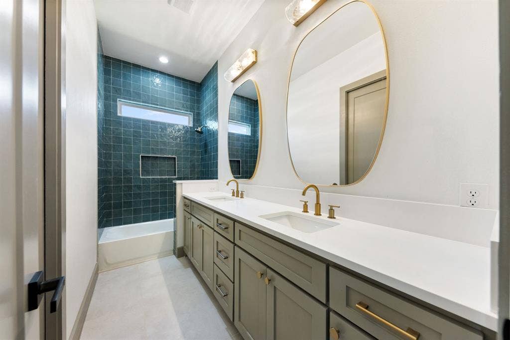 301 Whispering Way, Red Oak, TX 75154 301 Whispering Way, Red Oak, TX 75154