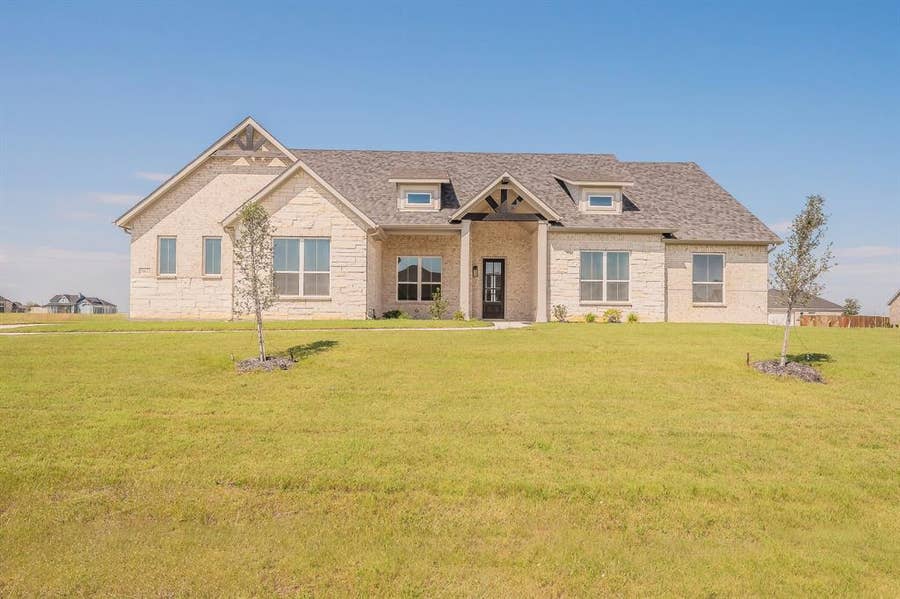 Property photo for 10611 Winter Wheat Lane, Venus, TX