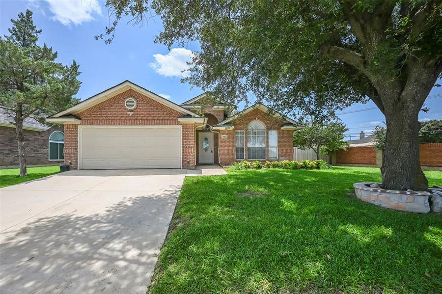 Property photo for 700 N Emma Drive, Arlington, TX