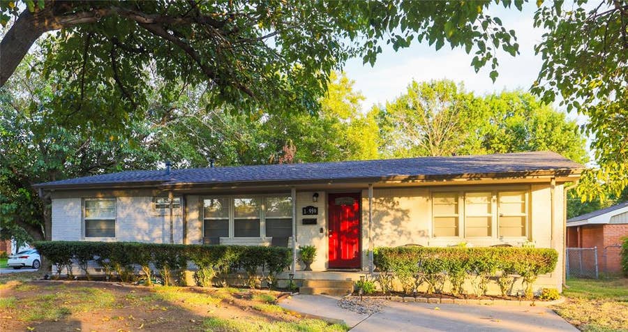 Property photo for 10959 Park Oak Circle, Dallas, TX