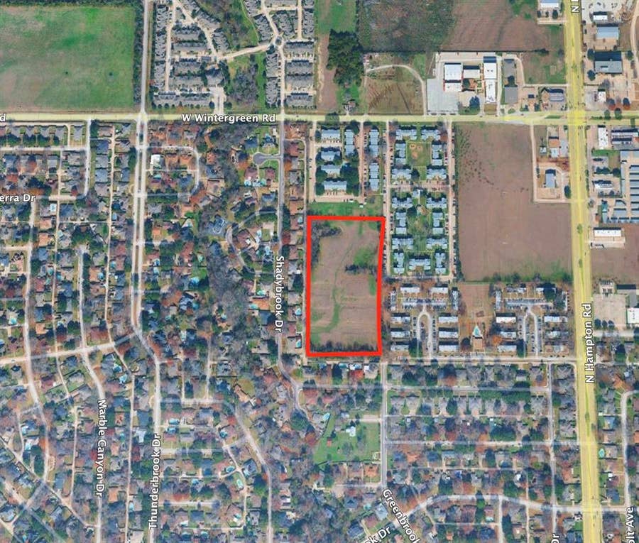 Property photo for 300 W Wintergreen Road, DeSoto, TX