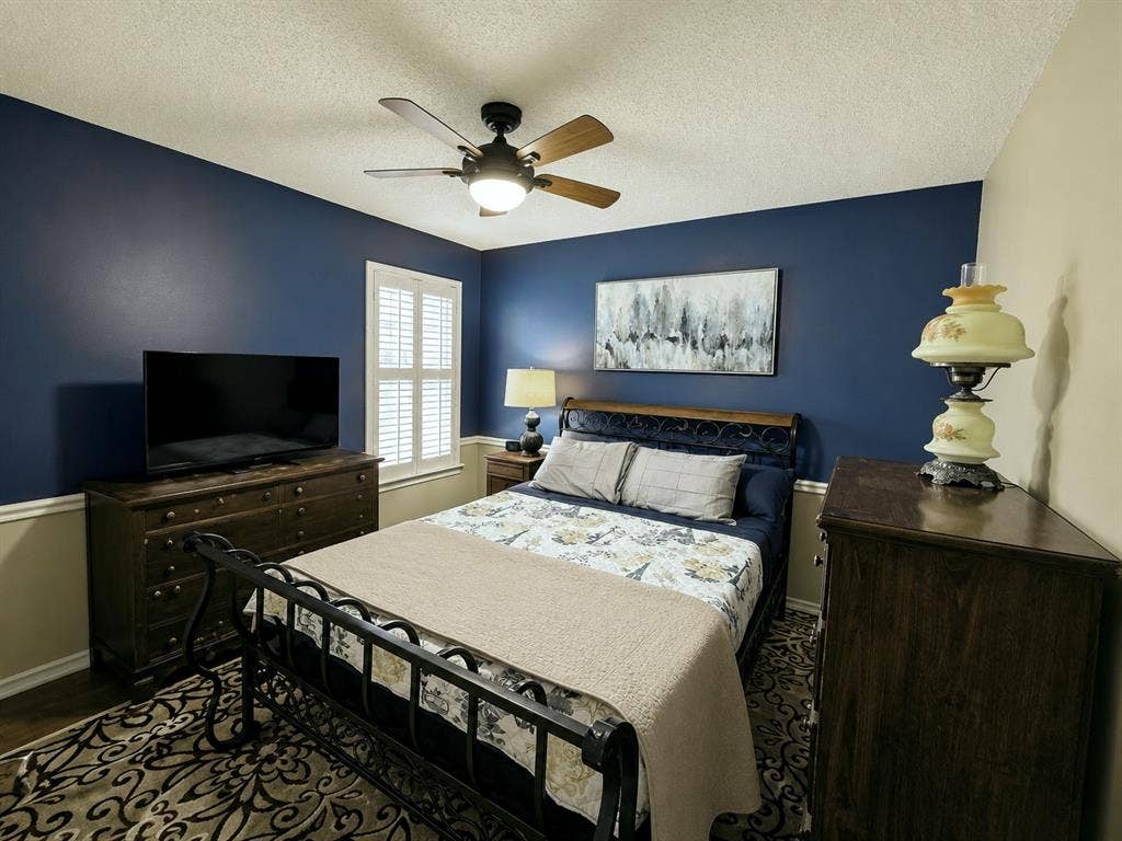 1221 Big Bend Drive, McKinney, TX 75069 One of two 2nd floor guest bedrooms