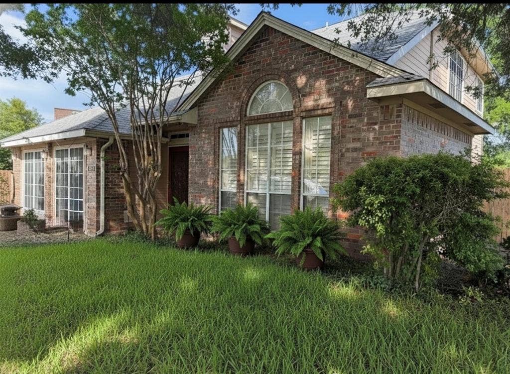 1221 Big Bend Drive, McKinney, TX 75069 Front of the house is flanked by huge 50+ year-old live out tree that Chaides the front of the home year-round!