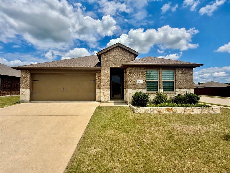 Property photo for 717 Cottonwood Way, Royse City, TX