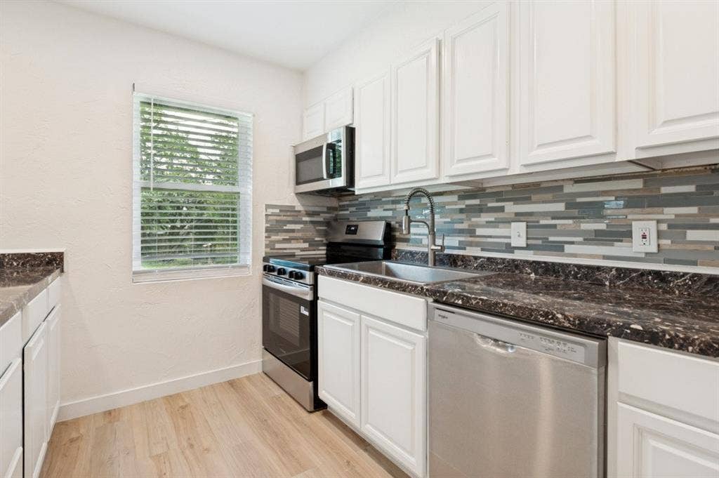 109 Sunset Drive, Euless, TX 76040 109 Sunset Drive, Euless, TX 76040