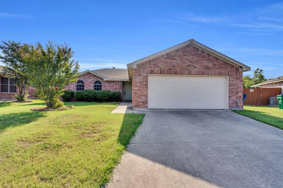 Property photo for 131 Logan Lane, Waxahachie, TX
