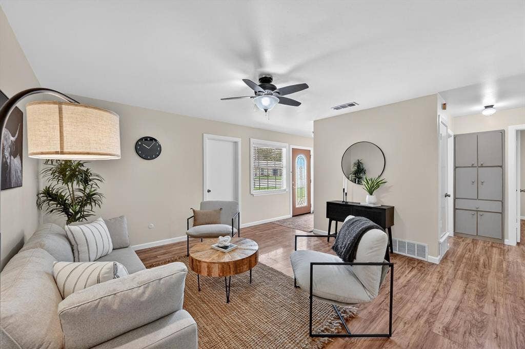 1012 Plover Lane, Arlington, TX 76015 Open-concept living space featuring wood-finish flooring, a contemporary ceiling fan, and light neutral wall tones